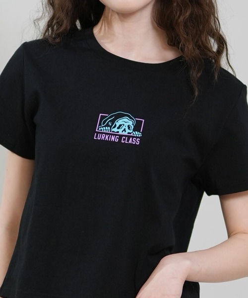 LURKING CLASS(ラーキングクラス)の「【ムラサキスポーツ限定】LURKING CLASS/ラーキングクラス 半袖 Tシャツ クロップド丈 BOX LURKER MINI S/S TEE ST26STM01W(Tシャツ/カットソー・レディース・ホワイト/ブラック・L/M)」の14枚目の写真