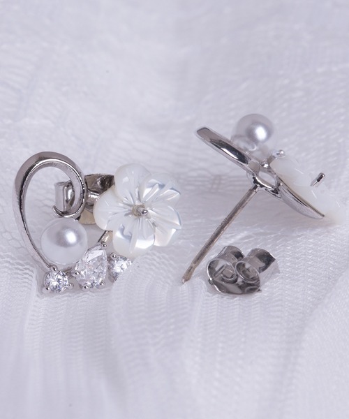Peony（ピオニー）の「【Peony/ピオニー】デコハートデザインピアス（ピアス（両耳用）・レディース・シルバー/ピンクゴールド/ゴールド・FREE）」の5枚目の写真