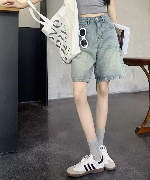 &soiree(アンドソワレ)の「ヴィンテージウォッシュワイドデニムハーフパンツ(デニムパンツ・レディース・ブルー/インディゴブルー・X-SMALL/SMALL/MEDIUM/LARGE/X-LARGE)」の1枚目の写真