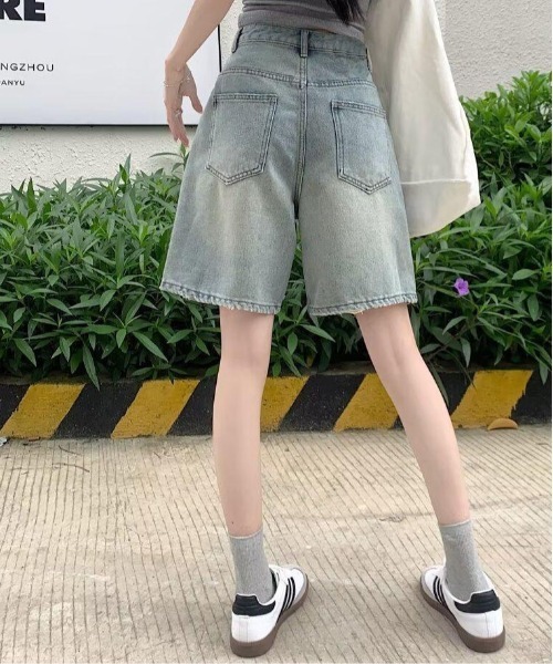 &soiree(アンドソワレ)の「ヴィンテージウォッシュワイドデニムハーフパンツ(デニムパンツ・レディース・ブルー/インディゴブルー・X-SMALL/SMALL/MEDIUM/LARGE/X-LARGE)」の5枚目の写真