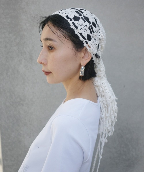 Ameri（アメリ）の「FLOWER MOTIF KNIT SCARF（ストール/ショール・レディース・ブラック/アイボリー・FREE）」の7枚目の写真