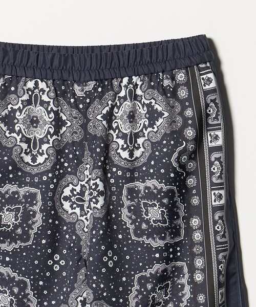 UNITED ARROWS（ユナイテッドアローズ）の「スカーフ プリント イージーパンツ ‐ウォッシャブル‐（その他パンツ・レディース・クリーム/ネイビー・38/36）」の6枚目の写真