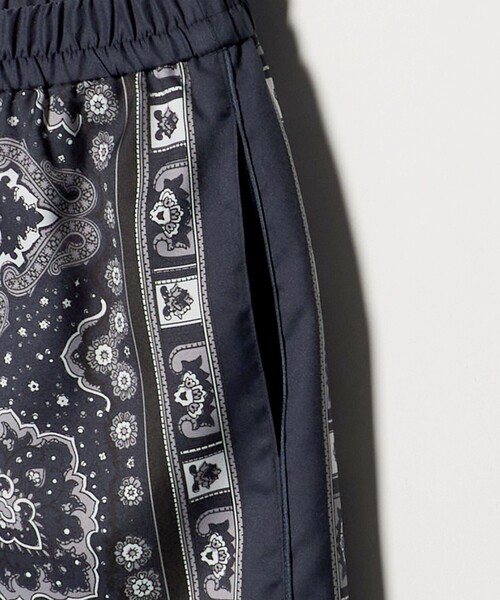 UNITED ARROWS（ユナイテッドアローズ）の「スカーフ プリント イージーパンツ ‐ウォッシャブル‐（その他パンツ・レディース・クリーム/ネイビー・38/36）」の7枚目の写真