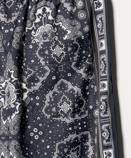 UNITED ARROWS（ユナイテッドアローズ）の「スカーフ プリント イージーパンツ ‐ウォッシャブル‐（その他パンツ・レディース・クリーム/ネイビー・38/36）」の8枚目の写真