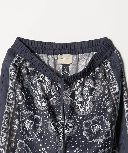 UNITED ARROWS（ユナイテッドアローズ）の「スカーフ プリント イージーパンツ ‐ウォッシャブル‐（その他パンツ・レディース・クリーム/ネイビー・38/36）」の9枚目の写真