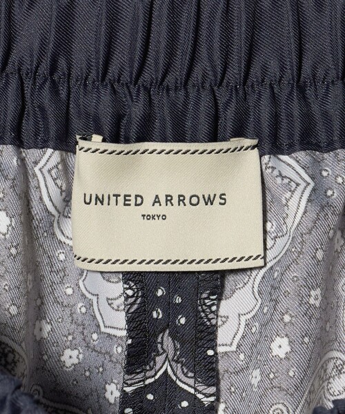 UNITED ARROWS（ユナイテッドアローズ）の「スカーフ プリント イージーパンツ ‐ウォッシャブル‐（その他パンツ・レディース・クリーム/ネイビー・38/36）」の3枚目の写真