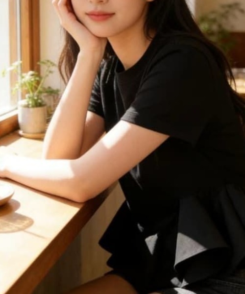 AMAJI(アマジ)の「フリルデザイン ショート丈トップス(ウエスト切替・半袖)(Tシャツ/カットソー・レディース・ブラック・LARGE/MEDIUM/SMALL)」の3枚目の写真