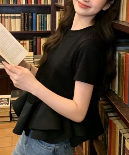 AMAJI(アマジ)の「フリルデザイン ショート丈トップス(ウエスト切替・半袖)(Tシャツ/カットソー・レディース・ブラック・LARGE/MEDIUM/SMALL)」の4枚目の写真