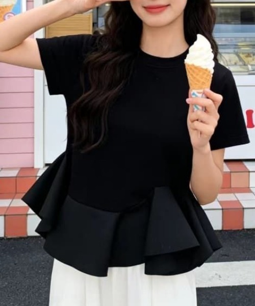 AMAJI(アマジ)の「フリルデザイン ショート丈トップス(ウエスト切替・半袖)(Tシャツ/カットソー・レディース・ブラック・LARGE/MEDIUM/SMALL)」の5枚目の写真