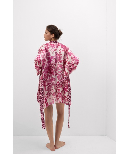 Intimissimi(インティミッシミ)の「“Brighten Your Day” ビスコース サテン キモノガウン(ガウン/バスローブ・レディース・チェリーピンク・S/M/M/L)」の4枚目の写真