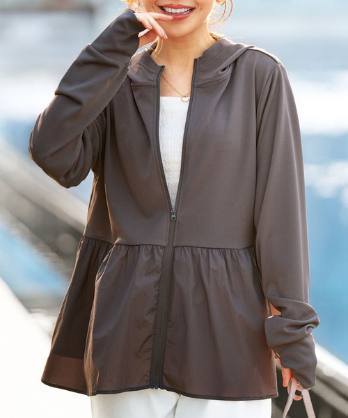 BELLUNA PLUS(ベルーナ)の「ペプラム切替UVパーカー(パーカー・レディース・サックスブルー/ライトグレー/チャコール・X-LARGE/LARGE/MEDIUM)」の3枚目の写真