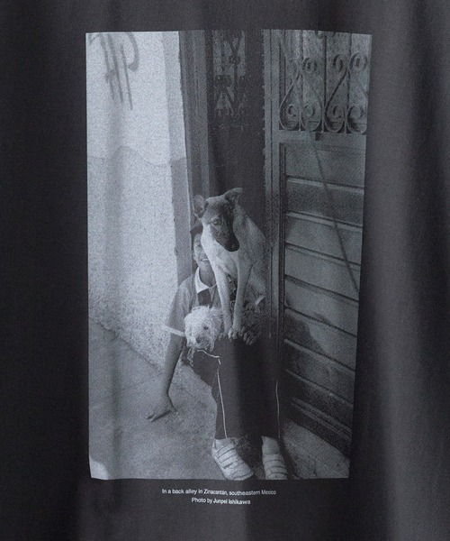 POET MEETS DUBWISE(ポエットミーツダブワイズ)の「POET MEETS DUBWISE/ポエットミーツダブワイズ BLACK ALLEYS OF MEXICO T-Shirt 2026年 夏 夏服(Tシャツ/カットソー・メンズ・ホワイト/ブラック・M/L/XL)」の18枚目の写真