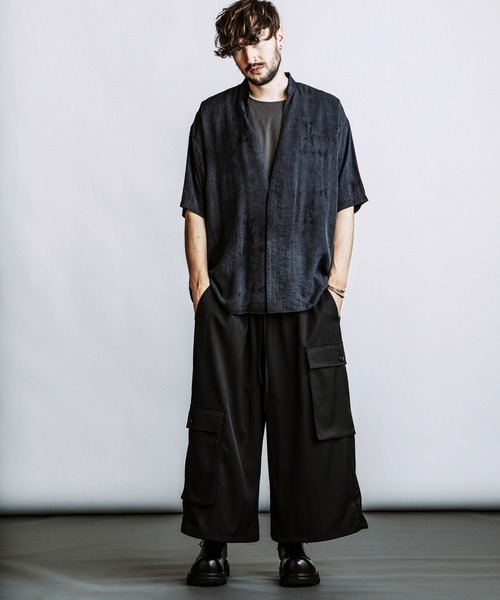 NO ID.(ノーアイディ)の「【NO ID.】Baggy Cropped Cargo Trousers / バギー クロップド カーゴ トラウザーズ(カーゴパンツ・メンズ・グレー/ブラック・2/1)」の6枚目の写真