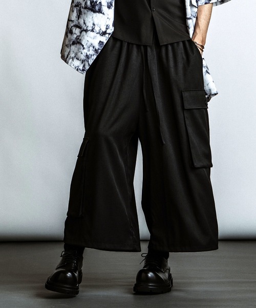 NO ID.(ノーアイディ)の「【NO ID.】Baggy Cropped Cargo Trousers / バギー クロップド カーゴ トラウザーズ(カーゴパンツ・メンズ・グレー/ブラック・2/1)」の10枚目の写真