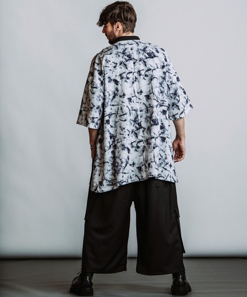 NO ID.(ノーアイディ)の「【NO ID.】Baggy Cropped Cargo Trousers / バギー クロップド カーゴ トラウザーズ(カーゴパンツ・メンズ・グレー/ブラック・2/1)」の12枚目の写真