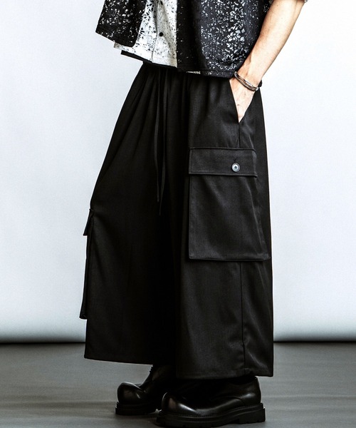 NO ID.(ノーアイディ)の「【NO ID.】Baggy Cropped Cargo Trousers / バギー クロップド カーゴ トラウザーズ(カーゴパンツ・メンズ・グレー/ブラック・2/1)」の17枚目の写真