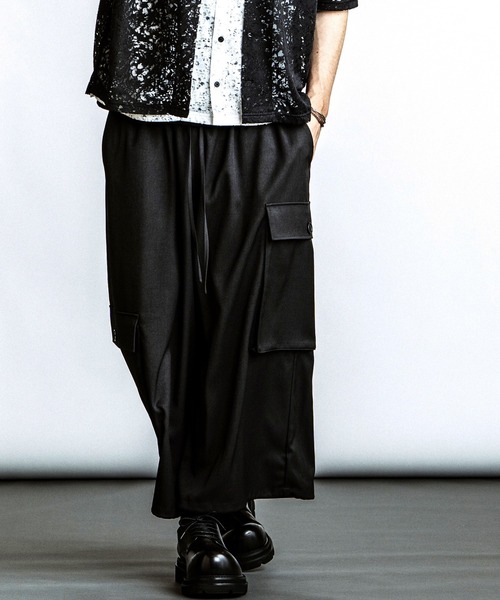 NO ID.(ノーアイディ)の「【NO ID.】Baggy Cropped Cargo Trousers / バギー クロップド カーゴ トラウザーズ(カーゴパンツ・メンズ・グレー/ブラック・2/1)」の18枚目の写真