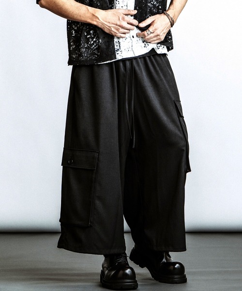 NO ID.(ノーアイディ)の「【NO ID.】Baggy Cropped Cargo Trousers / バギー クロップド カーゴ トラウザーズ(カーゴパンツ・メンズ・グレー/ブラック・2/1)」の19枚目の写真