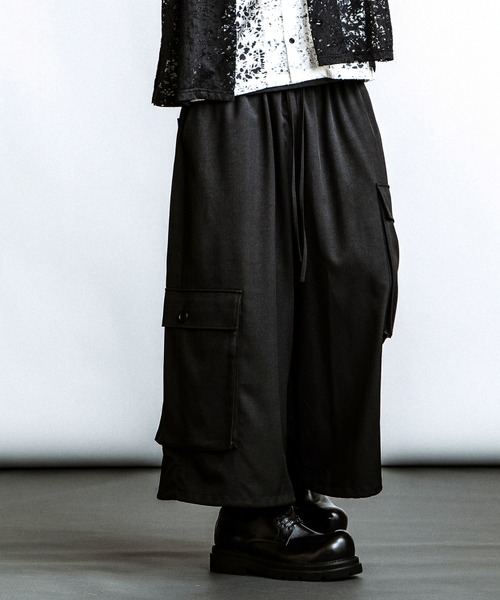 NO ID.(ノーアイディ)の「【NO ID.】Baggy Cropped Cargo Trousers / バギー クロップド カーゴ トラウザーズ(カーゴパンツ・メンズ・グレー/ブラック・2/1)」の21枚目の写真