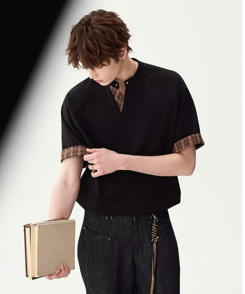 neos(ネオス)の「【neos】チェックレイヤード キーネック プルオーバーTシャツ フェイクレイヤード 半袖 モード 韓国ファッション(Tシャツ/カットソー・メンズ・ブラック/アイボリー・X-LARGE/LARGE/MEDIUM)」の5枚目の写真