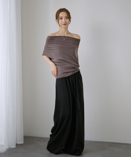 DAYRA(デイラ)の「2WAY オフショル ドレープ 半袖 トップス(Tシャツ/カットソー・レディース・ブラウン/ライトブルー/ブラック/グレー/ピンク/ホワイト・FREE)」の14枚目の写真