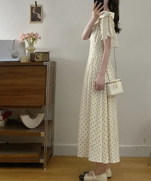 CHUL（チュル）の「ワンショルリボン ドットフレアワンピース ロング丈（ワンピース・レディース・ホワイト・XX-LARGE/X-LARGE/LARGE/MEDIUM）」の3枚目の写真