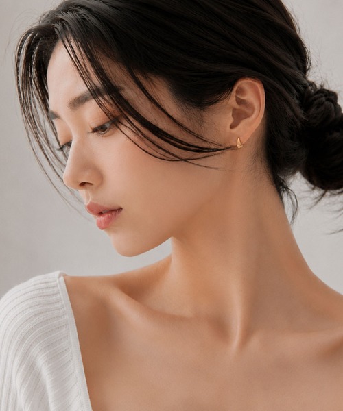 BROTHERHOOD(ブラザーフッド)の「【earyear】Drop Curve Pierce(ピアス(両耳用)・レディース・ゴールド/シルバー・FREE)」の1枚目の写真