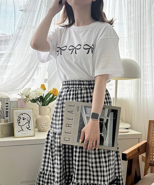 tunee(チュニー)の「3連リボンデザインプリント半袖Tシャツ(hsyd)(Tシャツ/カットソー・レディース・ホワイト系その他/ホワイト・MEDIUM/LARGE)」の4枚目の写真