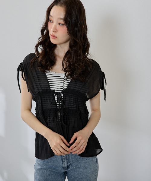 P.V.T(ピーブイティー)の「楊柳肩リボンシャーリングBL(シャツ/ブラウス・レディース・ブラウン/ブラック/ホワイト・M)」の5枚目の写真