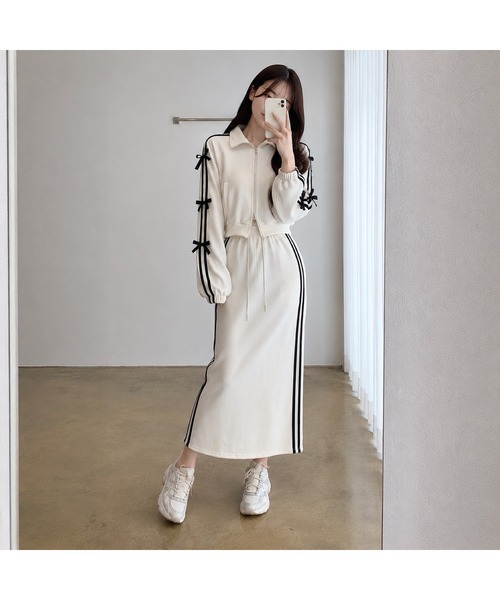 Bling Leads（ブリングリーズ）の「【Bls】 【ZL】【Bling Leads】サイドライン×リボン ロングセットアップ（セットアップ・レディース・ホワイト/ブラック・FREE）」の2枚目の写真