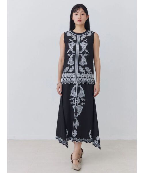 TONAL(トーナル)の「エンブロイダリーマチフレアスカート(スカート・レディース・ブルー/ブラック/オフホワイト・SMALL/MEDIUM)」の16枚目の写真