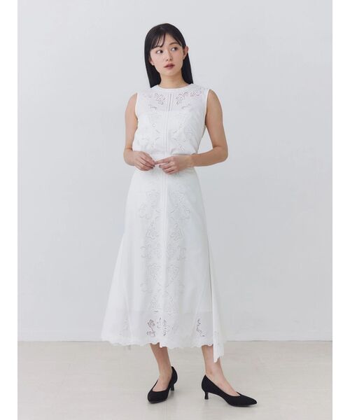 TONAL(トーナル)の「エンブロイダリーマチフレアスカート(スカート・レディース・ブルー/ブラック/オフホワイト・SMALL/MEDIUM)」の6枚目の写真