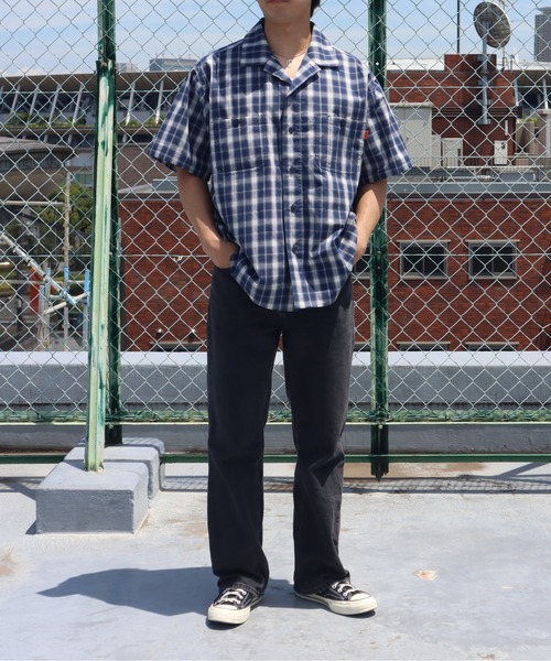 UNIVERSAL OVERALL(ユニバーサルオーバーオール)の「UNIVERSAL OVERALL / OPEN COLLAR CHECK ST / チェック柄オープンカラー半袖シャツ(シャツ/ブラウス・メンズ・ベージュ系その他7/ホワイト×ブルー・S/M/L)」の4枚目の写真