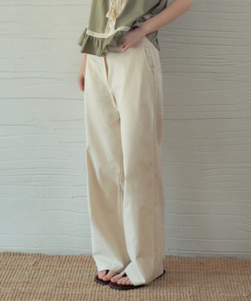 OURNOSTALGIA(アワー ノスタルジア)の「Mono basic straight cotton pants_Beige(O25-PT02)(その他パンツ・レディース・Beige・MEDIUM/SMALL)」の4枚目の写真