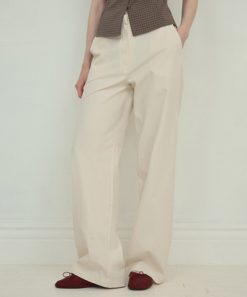 OURNOSTALGIA(アワー ノスタルジア)の「Mono basic straight cotton pants_Beige(O25-PT02)(その他パンツ・レディース・Beige・MEDIUM/SMALL)」の5枚目の写真