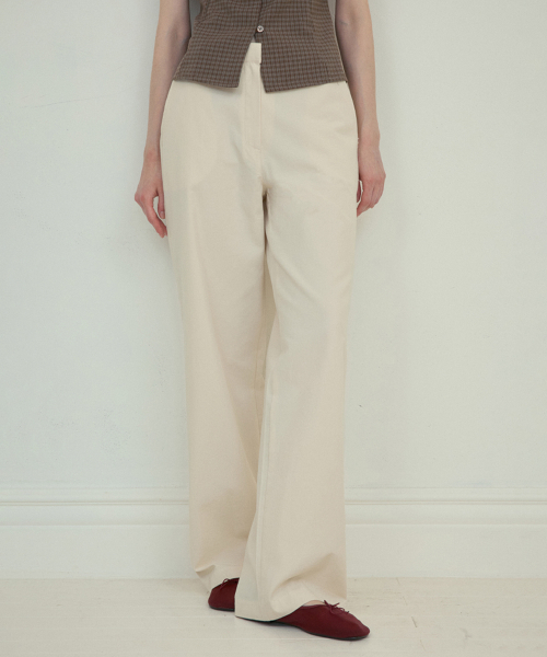 OURNOSTALGIA(アワー ノスタルジア)の「Mono basic straight cotton pants_Beige(O25-PT02)(その他パンツ・レディース・Beige・MEDIUM/SMALL)」の6枚目の写真