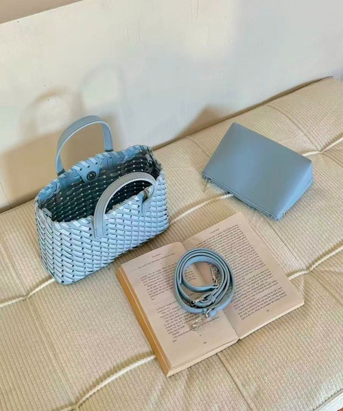 FINEnough(ファインナフ)の「ポーチ付き編み込み2WAYショルダーバッグ(ショルダーバッグ・レディース・ブラック/ピンク/ベージュ/ブルー/ホワイト・FREE)」の10枚目の写真