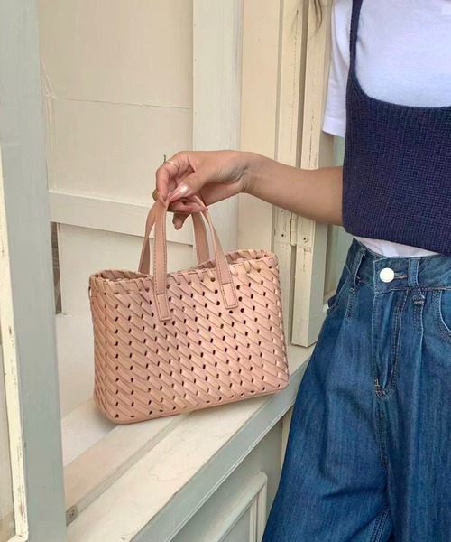 FINEnough(ファインナフ)の「ポーチ付き編み込み2WAYショルダーバッグ(ショルダーバッグ・レディース・ブラック/ピンク/ベージュ/ブルー/ホワイト・FREE)」の11枚目の写真