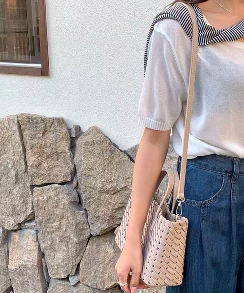 FINEnough(ファインナフ)の「ポーチ付き編み込み2WAYショルダーバッグ(ショルダーバッグ・レディース・ブラック/ピンク/ベージュ/ブルー/ホワイト・FREE)」の9枚目の写真