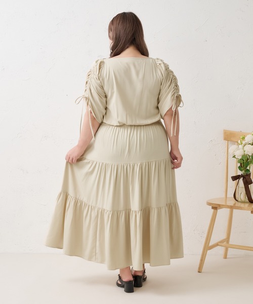 Louiosy(ルオシー)の「【Louiosy】【大きいサイズ】ショルダーギャザーティアードワンピース(ワンピース・レディース・ベージュ/ダークブラウン・4L/3L)」の6枚目の写真