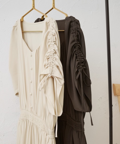 Louiosy(ルオシー)の「【Louiosy】【大きいサイズ】ショルダーギャザーティアードワンピース(ワンピース・レディース・ベージュ/ダークブラウン・4L/3L)」の15枚目の写真