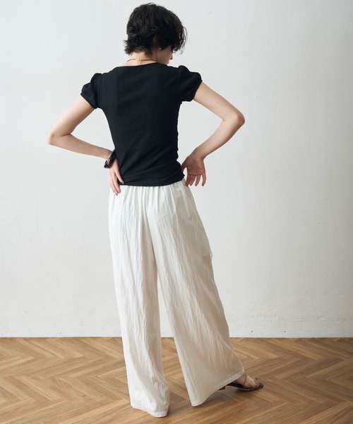Trish(トリッシュ)の「シャーリングカットフレンチパフスリーブプルオーバー(Tシャツ/カットソー・レディース・その他/ブラック/ホワイト・MEDIUM)」の5枚目の写真