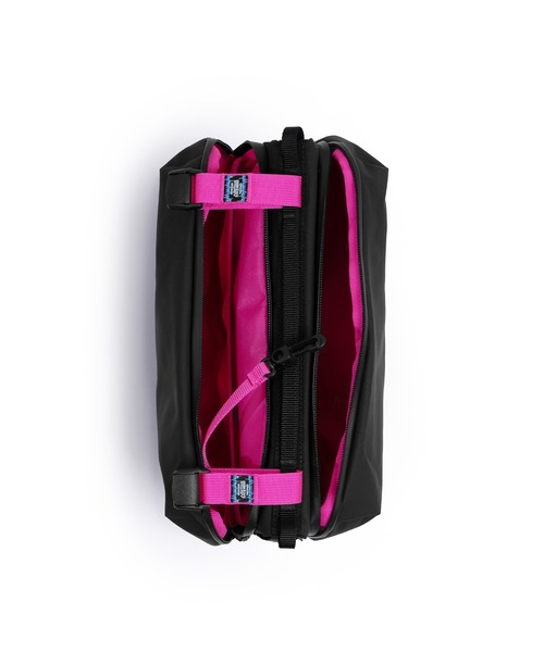 Topologie(トポロジー)の「Topologie x Cafe du Cycliste Bottle Sacoche Large(ショルダーバッグ・レディース・ブラック×ピンク/ブラック×ブルー・ONE SIZE)」の13枚目の写真