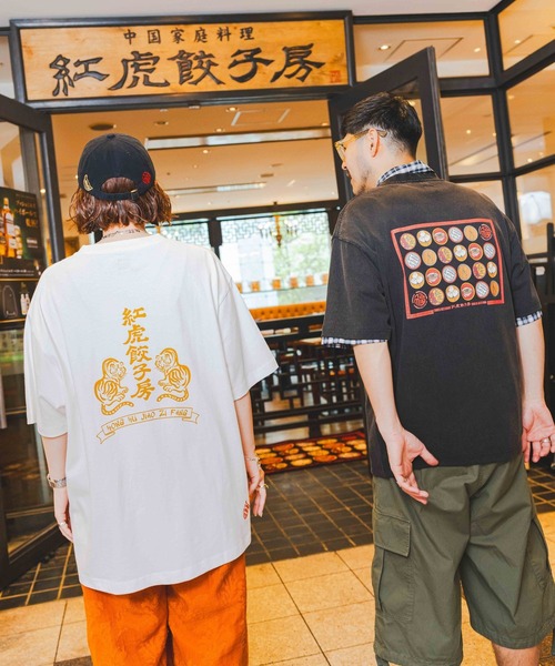 niko and...(ニコアンド)の「【紅虎餃子房】コラボ グラフィックTシャツ(Tシャツ/カットソー・メンズ・ホワイト/レッド/オフホワイト/ブラック・MEDIUM/LARGE)」の10枚目の写真