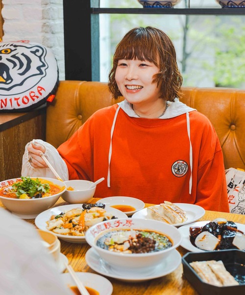 niko and...(ニコアンド)の「【紅虎餃子房】コラボ グラフィックTシャツ(Tシャツ/カットソー・メンズ・ホワイト/レッド/オフホワイト/ブラック・MEDIUM/LARGE)」の17枚目の写真