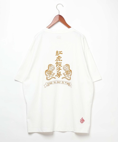 niko and...(ニコアンド)の「【紅虎餃子房】コラボ グラフィックTシャツ(Tシャツ/カットソー・メンズ・ホワイト/レッド/オフホワイト/ブラック・MEDIUM/LARGE)」の21枚目の写真