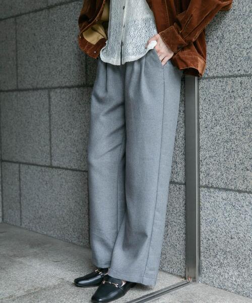 ITEMS URBANRESEARCH(アイテムズ アーバンリサーチ)の「ドビーワイドパンツ(その他パンツ・レディース・ベージュ/チャコールグレー・FREE)」の2枚目の写真