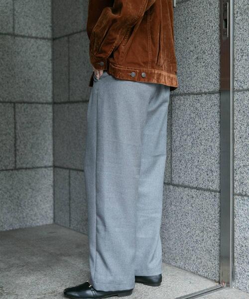 ITEMS URBANRESEARCH(アイテムズ アーバンリサーチ)の「ドビーワイドパンツ(その他パンツ・レディース・ベージュ/チャコールグレー・FREE)」の4枚目の写真