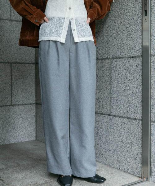 ITEMS URBANRESEARCH(アイテムズ アーバンリサーチ)の「ドビーワイドパンツ(その他パンツ・レディース・ベージュ/チャコールグレー・FREE)」の6枚目の写真