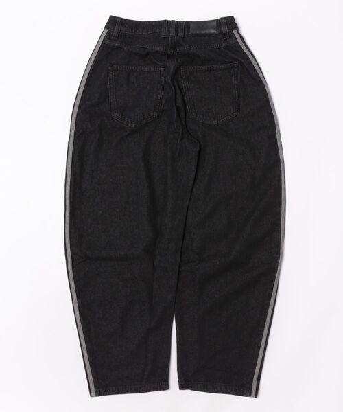 adidas（アディダス）の「adidas Originals/アディダス オリジナルス/SST LOOSE DENIM PANTS（デニムパンツ・レディース・ブラック・30/32）」の2枚目の写真